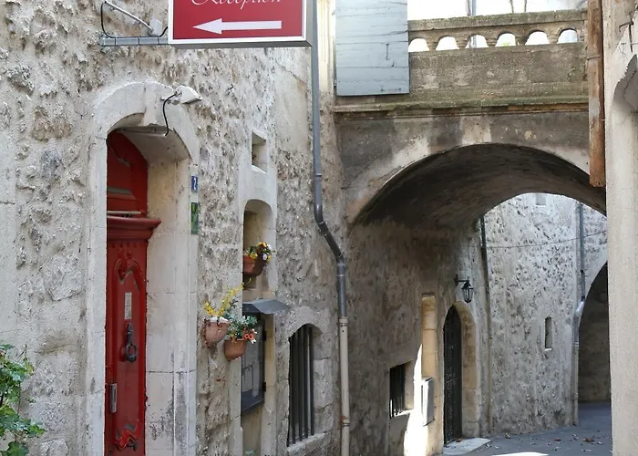 Logis Le Prieure Hotel
