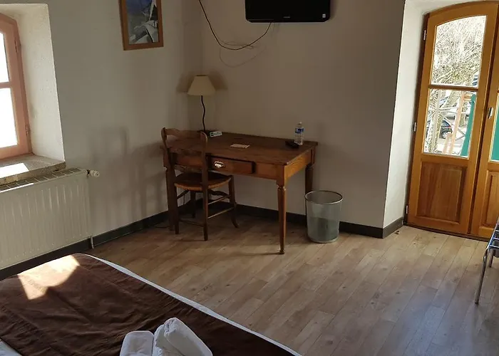 Logis Le Prieure Hotel 2*