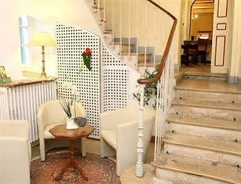 Hotel Logis Le Prieure 2*
