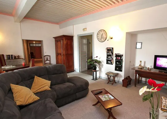 Hotel Logis Le Prieure 2*