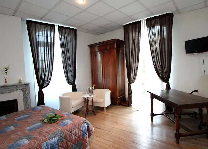 Hotel Logis Le Prieure 2*