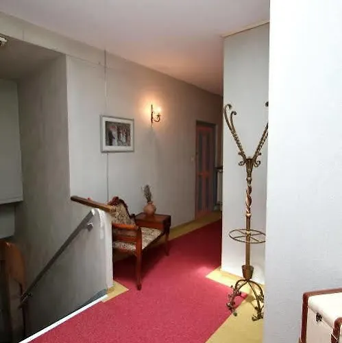 Hotel Logis Le Prieure 2*