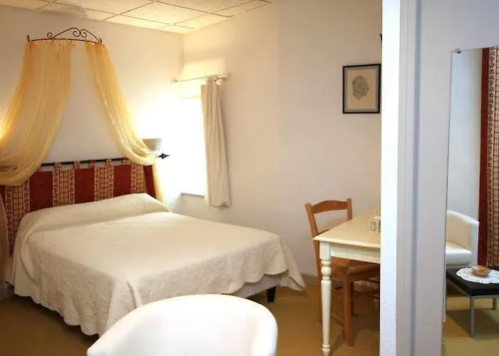 Logis Le Prieure 2*