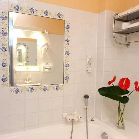 Logis Le Prieure ホテル 2*