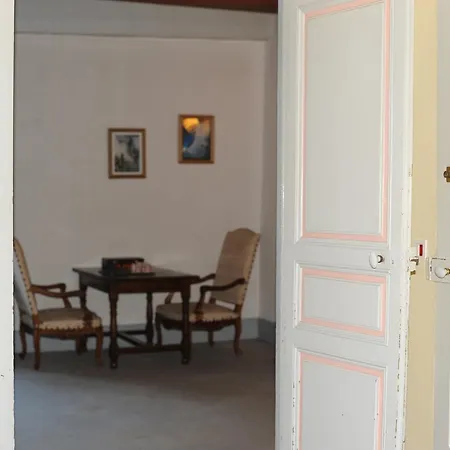 Logis Le Prieure ホテル