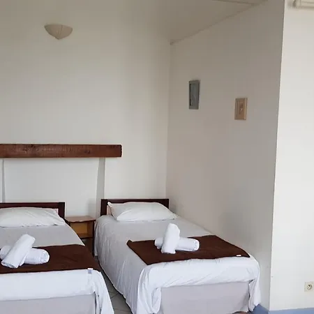 ホテル Logis Le Prieure ブール・サン・タンデオル