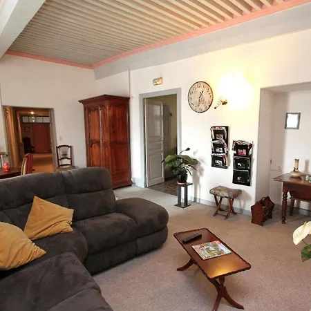 ホテル Logis Le Prieure 2*