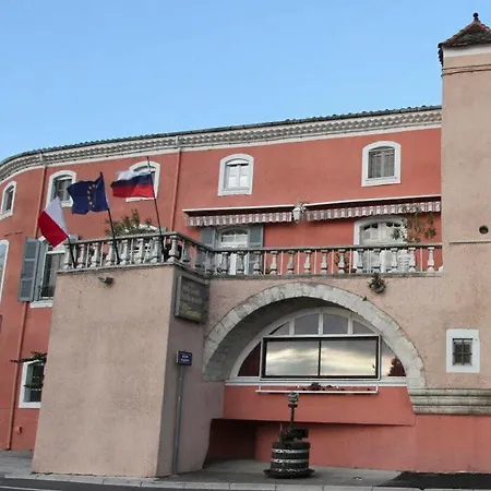 ホテル Logis Le Prieure