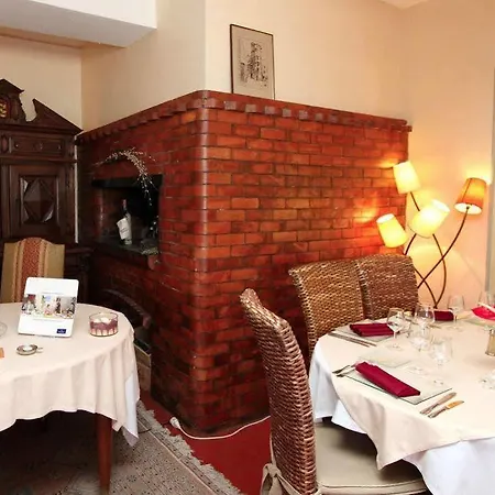 Logis Le Prieure ホテル 2*