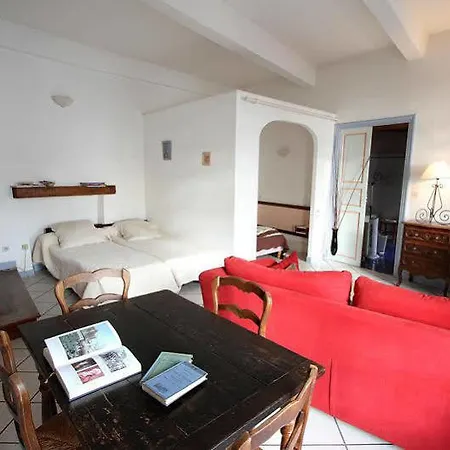 ホテル Logis Le Prieure
