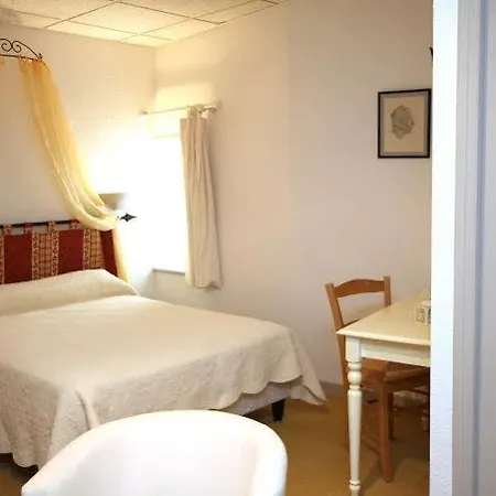 Logis Le Prieure 2*