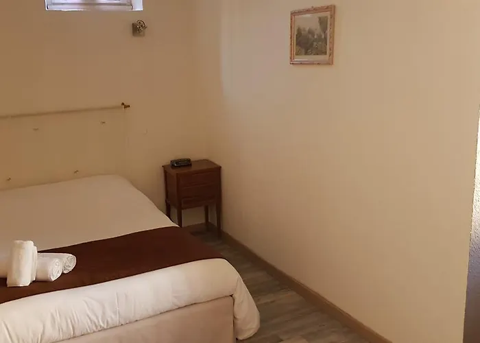 Logis Le Prieure Hotel