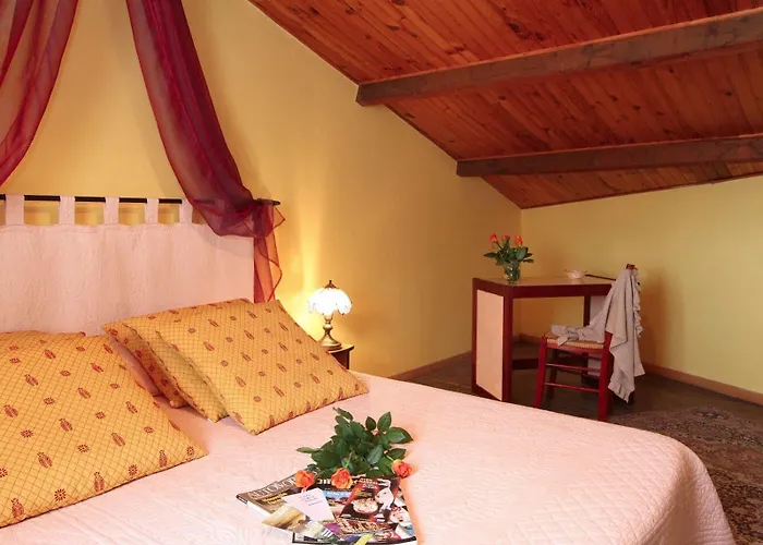 Logis Le Prieure Hotel 2*